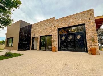 Casa · 240m² · 4 Ambientes · 2 Cocheras · Barrio Privadotierra y Mar, Casa Sobre El Lago