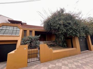 Casa · 250m² · 4 Ambientes · Casa en Venta - Monte Grande