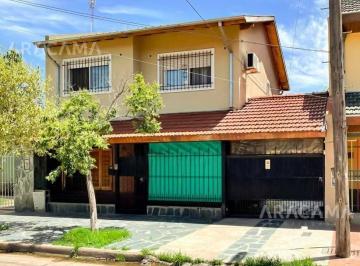 Casa · 200m² · 4 Ambientes · 1 Cochera · Casa en Venta - Jose Leon Suarez