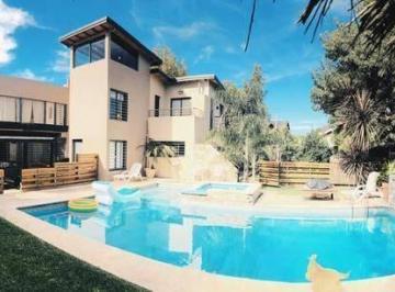 Casa · 500m² · 6 Ambientes · Casa en Venta - Monte Grande