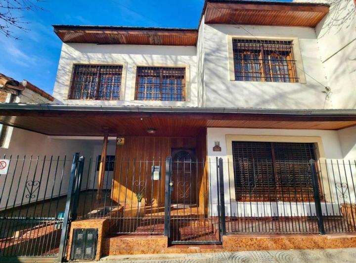 Casa · 243m² · 5 Ambientes · 1 Cochera