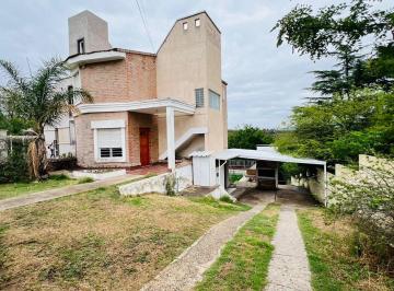 Casa de 4 ambientes, Villa Carlos Paz · Alquiler Anual - Casa 3 Dorm, 4 Baños, Piscina.