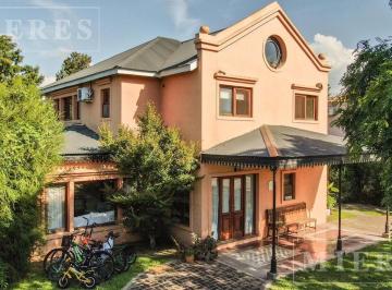 Casa · 230m² · 6 Ambientes · 2 Cocheras · Casa en Venta Lote Interno Santa María de Tigre