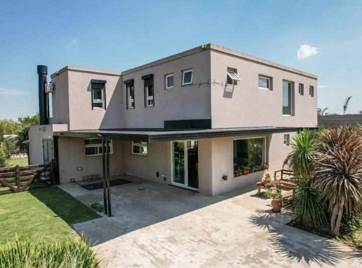 Casa · 244m² · 5 Ambientes · 1 Cochera