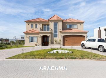 RRA-RR1-743_2 · Casa en Venta en La Providencia - Canning