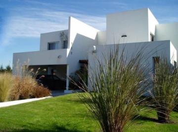 Casa · 350m² · 4 Ambientes · 2 Cocheras · Casa en Venta Ubicado en Los Castores, Nordelta, Tigre