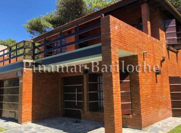 Casa Alquiler Temporal de 6 ambientes · 726 - Casa en Alquiler Pinamar a 100 Mtrs del Mar - 4 Dorm y Dep Cochera Cerrada