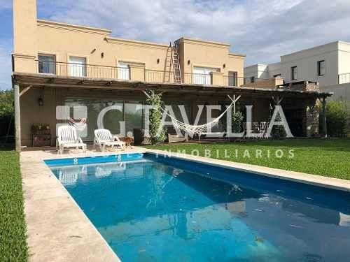Casa · 350m² · 5 Ambientes · 1 Cochera