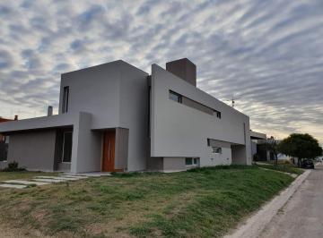 Casa · 330m² · 10 Ambientes · Casa 3 Dorm., La Morada, Villa Allende