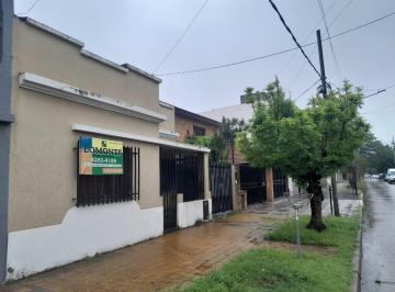 Casa de 3 ambientes, Lanús · Casa de 3 Amb. y Depto. de 2 Amb. en Exc. Ubicación.