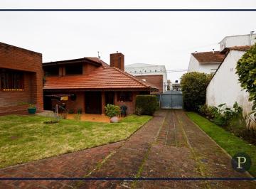 Casa · 272m² · 6 Ambientes · Chalet 6 Ambientes con Jardín Barrio San Carlos