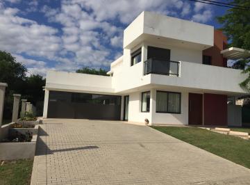 Casa de 5 ambientes, Villa Carlos Paz · Casa Para 6 Personas en Bº Cerrado Sobre El Rio, con Pileta y Quincho