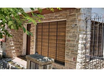 Casa · 112m² · 4 Ambientes · 4 Cocheras · Casa en Venta 4 Ambientes Muñiz