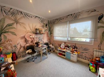 Casa · 330m² · 6 Ambientes · 2 Cocheras · Casa en Alquiler Amueblado