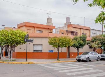 Casa · 211m² · 6 Ambientes · 2 Cocheras · Venta Casa 6 Ambientes en Barrio Naon - Mataderos