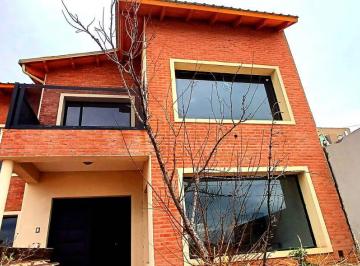 Casa · 480m² · 6 Ambientes · 1 Cochera · Casa a Estrenar Bº General Mosconi Km3