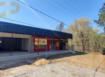 Local comercial · 176m² · 5 Ambientes · 2 Cocheras · Locales en Venta Mas Vivienda. Excelente Inversion.