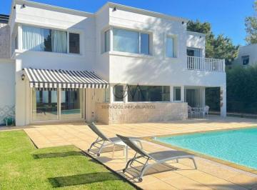 Casa · 274m² · 5 Ambientes · 2 Cocheras · Casa en Venta Rumenco