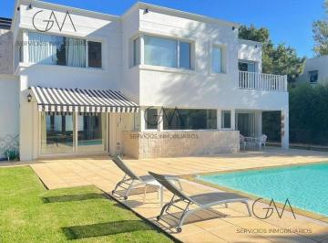 Casa · 274m² · 5 Ambientes · 2 Cocheras · Casa en Venta Rumenco