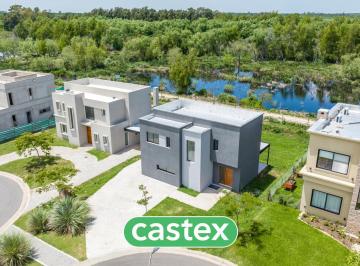 Casa · 135m² · 4 Ambientes · 1 Cochera · Casa en Venta en Acacias, Puertos, Escobar