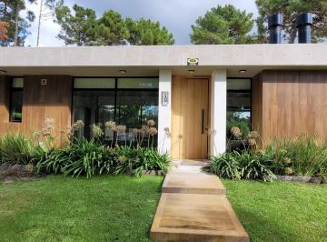 Casa de 6 ambientes, Pinamar · Minimalista Casa en Pinamar, en Alamos II. Venta y Alquiler