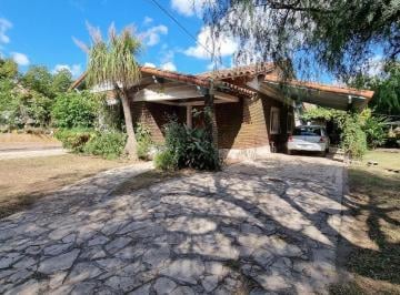 Casa · 228m² · 4 Ambientes · 3 Cocheras · Chalet en Venta en Quilmes Oeste