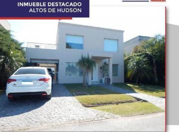 Casa · 226m² · 4 Ambientes · 1 Cochera · Casa en Venta Cond en Altos de Hudson I