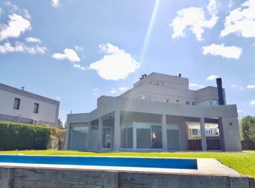 Casa · 350m² · 5 Ambientes · 2 Cocheras · Alquiler Casa Al Lago en Cabos del Lago, Nordelta