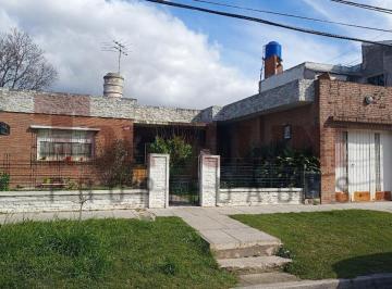 Casa · 90m² · 3 Ambientes · 3 Cocheras · Casa Venta Ituzaingo