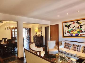 Casa · 237m² · 8 Ambientes · Venta Casa 4 Dorm. con Quincho y Jardín - Fisherton