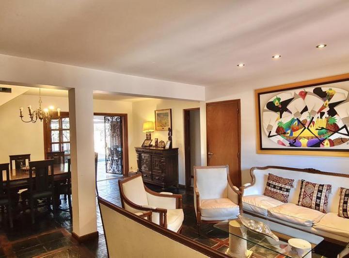 Casa · 237m² · 8 Ambientes