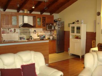 Casa · 389m² · 4 Dormitorios · 3 Cocheras · Venta de Casa con Cuatro Dptos - Renta en Bariloche