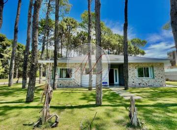 Casa de 4 ambientes, Pinamar · Alquiler. - Casa a 200 m del Centro Para 6 Personas