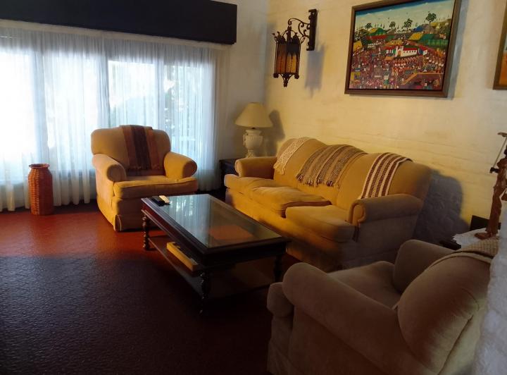 Casa · 240m² · 4 Ambientes · 1 Cochera