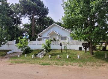 Casa · 150m² · 5 Dormitorios · 2 Cocheras · Casa en Venta - Ostende de Excelente Calidad de Construcción