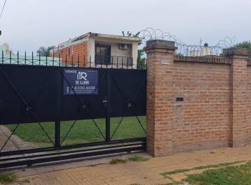 Casa de 3 ambientes, Almirante Brown · Excelente Casa 3 Amb en Venta en Marmol. con Fondo, Pileta + Quincho.