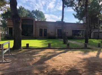 Quinta vacacional · 255m² · 5 Ambientes · Casa en Barrio La Herradura Pinamar