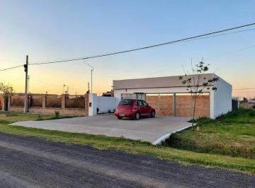 Casa · 130m² · 3 Ambientes · 2 Cocheras · Se Vende Casa 2 Dorm. en Campos del Oeste - Alvear