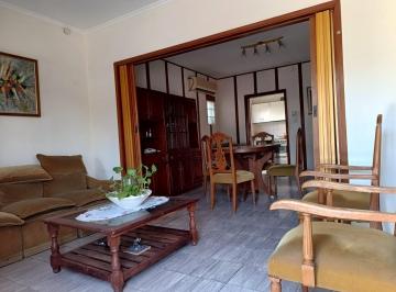 Casa · 141m² · 5 Ambientes · 1 Cochera · Venta/permuta - Casa - 3 Dorm. - General Lagos