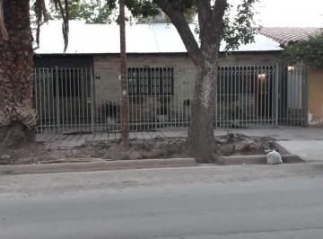 Casa · 210m² · 5 Ambientes · 3 Cocheras · Casa Antisismica en Distrito Las Cañas