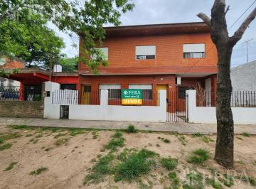 Casa · 132m² · 6 Ambientes · Venta Casa Para Dos Familias de 6 Ambientes con Amplio Fondo en Berazategui
