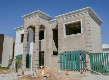 Casa · 204m² · 5 Ambientes · 1 Cochera · Lagos de Canning - Casa de 5 Ambientes en Venta - con Cochera Para Dos Autos, Jardín y Pileta