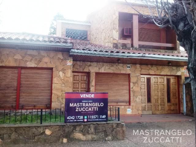 Casa · 237m² · 4 Ambientes · 3 Cocheras