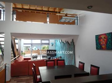 Casa · 300m² · 5 Ambientes · 1 Cochera · Casa Moderna Cerca del Centro!