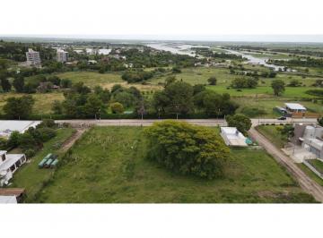 Terreno · 924m² · Lote de 924 m² con Magnífica Ubicación y Disponibilidad de Servicios! Av Esteban Lonne y Gualeguay