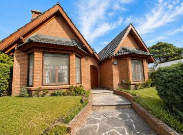 Casa · 144m² · 5 Ambientes · Casa en Venta a 200 m de La Playa Valeria del Mar - Pinamar