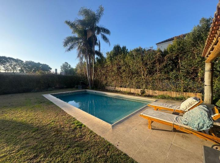 Casa · 230m² · 5 Ambientes · 4 Cocheras