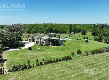 Casa · 312m² · 5 Dormitorios · Casa en Chacras de La Cruz