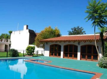 Casa · 500m² · 9 Ambientes · 3 Cocheras · Venta - Casa en Granja de Funes - 5 Dorm. Patio y Pileta