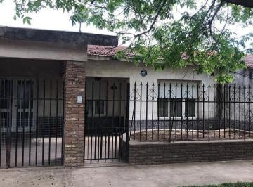 Casa · 148m² · 5 Ambientes · 2 Cocheras · Casa - San Lorenzo